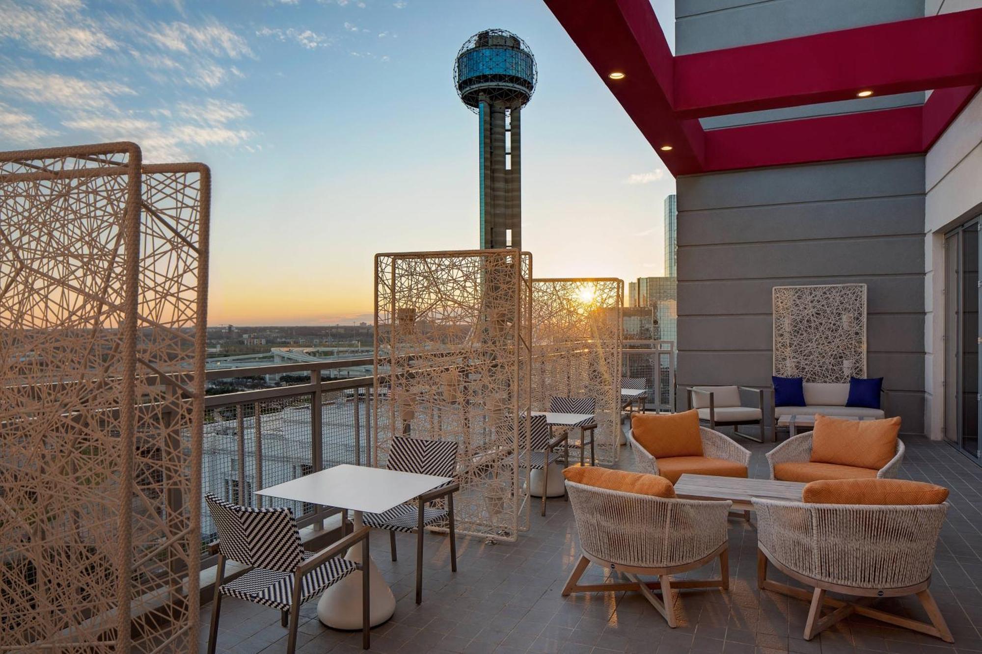Courtyard By Marriott Dallas Downtown/Reunion District Exterior foto