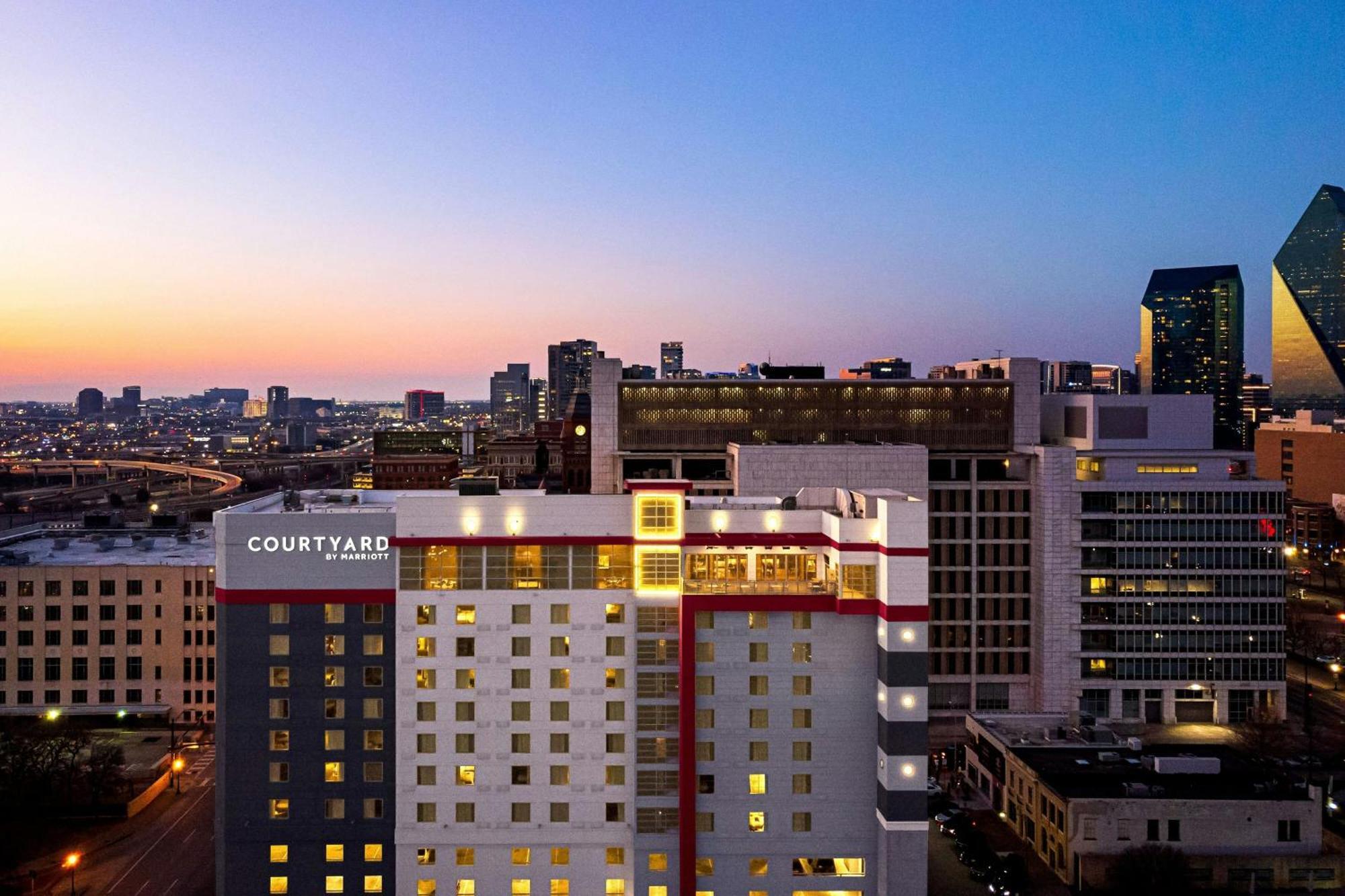 Courtyard By Marriott Dallas Downtown/Reunion District Exterior foto